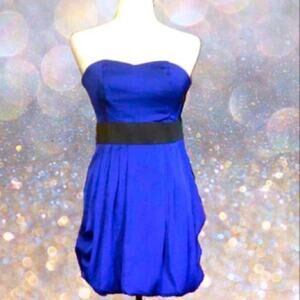 Blue strapless H&M 6 dress with decorative black waist belt